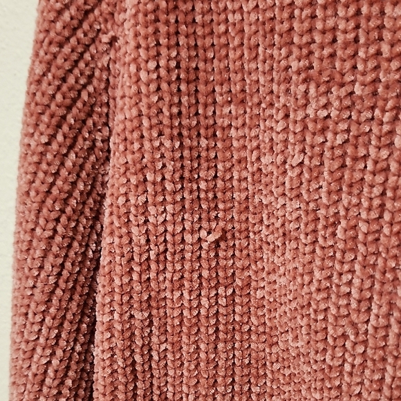 Urban Outfitters Pink V-Neck Cropped Sweater - Picture 9 of 11